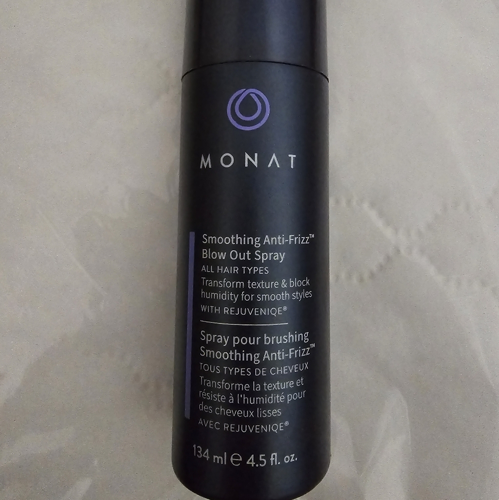 Monat anti frizz blow out spray